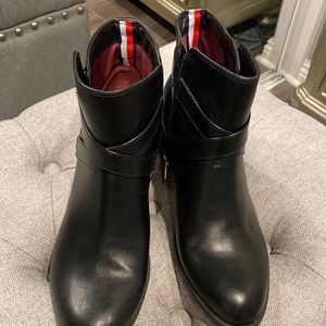 New Tommy Hilfiger size 9 1/2